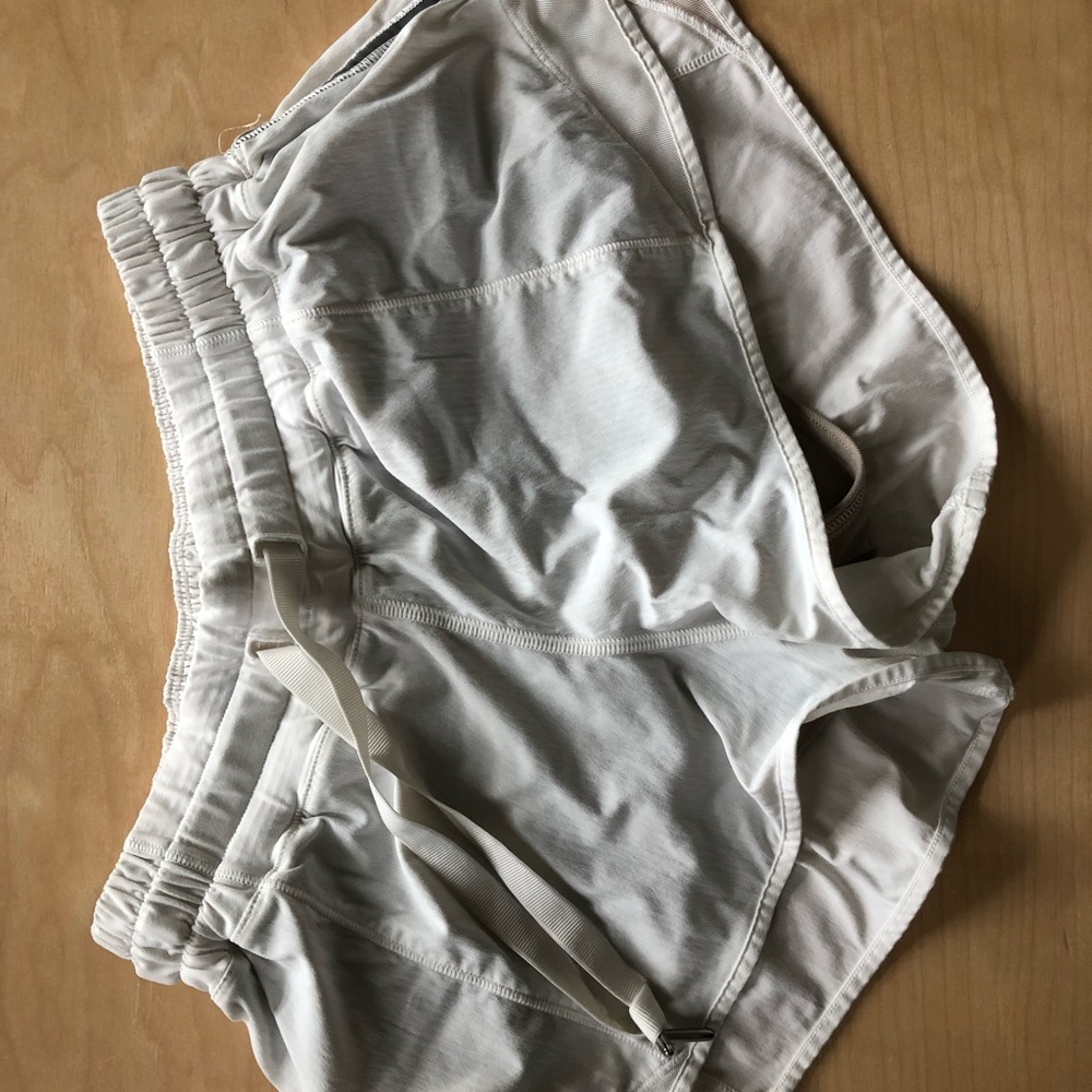 Lululemon Hotty Hot Short 2.5